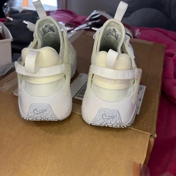 X SOLD X Nike off white Huaraches- worn one time - Picture 6 of 9